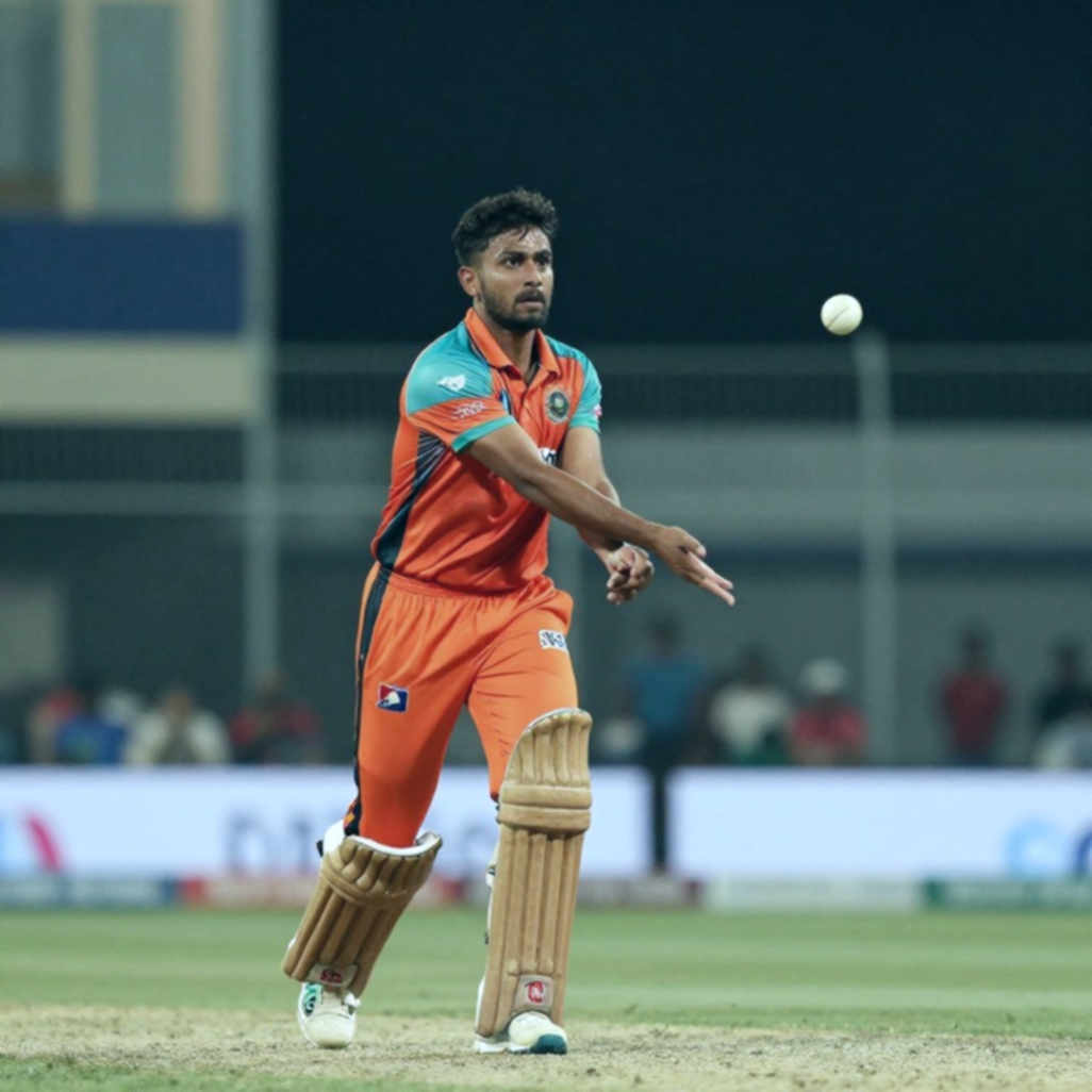 নিলামের দাম আর ডেলিভারির সংখ্যা: রংপুরের খাতা খুলে দেখলাম, তরুণ পেসারের ওয়ার্কলোড লেজার কেউ রাখে না