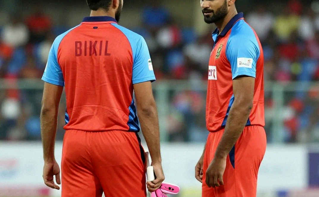 ট্রান্সফার উইন্ডোর ছায়ায় ব্লকচেইন: ক্রিকেটের টাকার খাতা যখন স্মার্ট কন্ট্রাক্টে