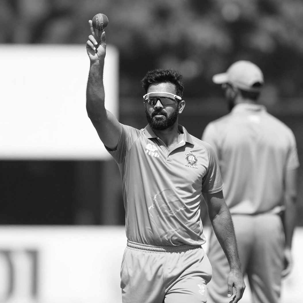 ভুবনেশ্বরের ফেরা: সবুজ পিচ, বাঁকানো বল আর একটি নির্বাচনের নীরব হিসাব